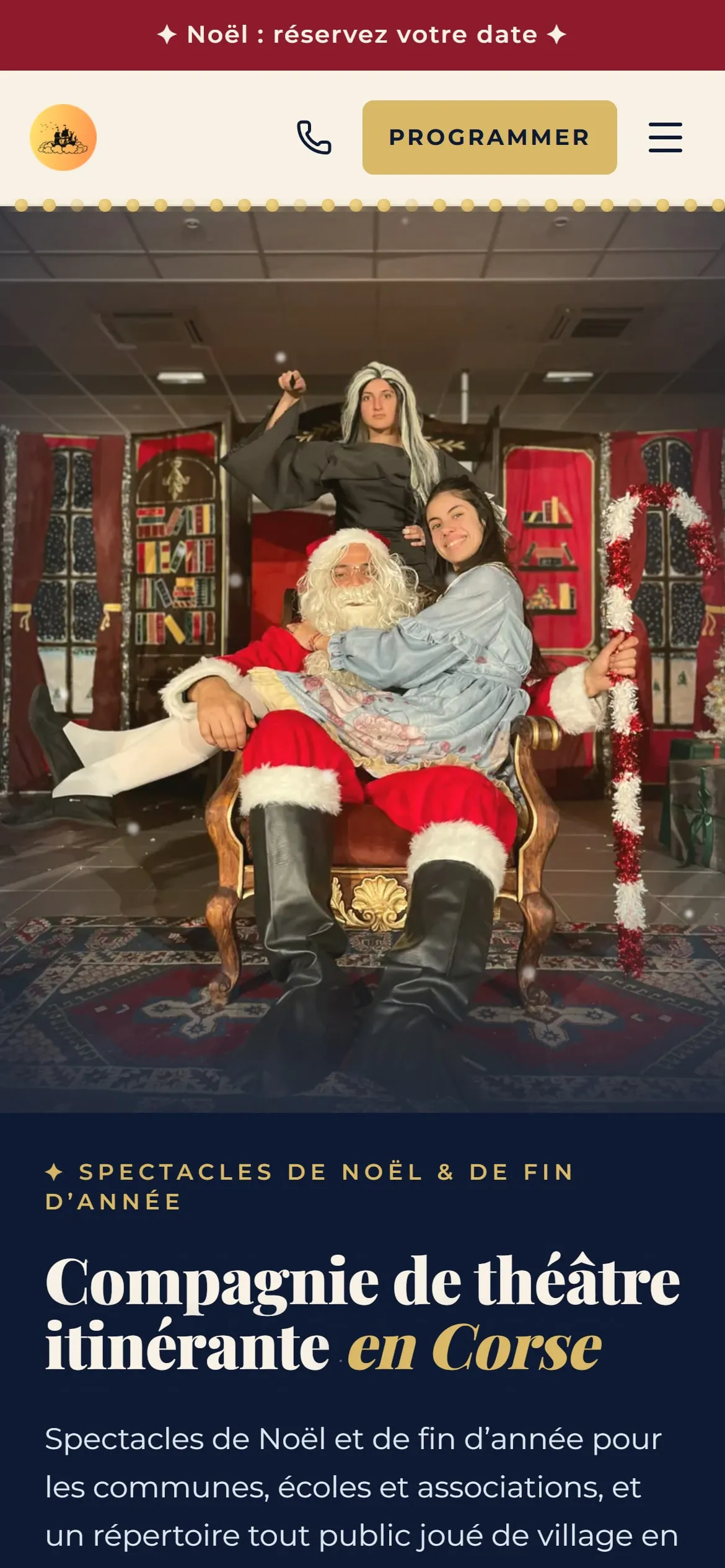 Page d'accueil du site de la compagnie Les Corsaires sur téléphone : spectacles de Noël et de fin d'année, photo de la troupe en costumes, titre « Compagnie de théâtre itinérante en Corse » et bouton Programmer